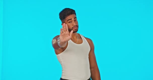 Face Berhenti Tangan Dan Pria Studio Terisolasi Latar Belakang Biru — Stok Video