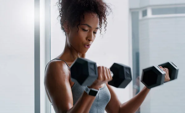 Show Your Muscles Whos Boss Young Woman Working Out Dumbbells — Stock Photo, Image