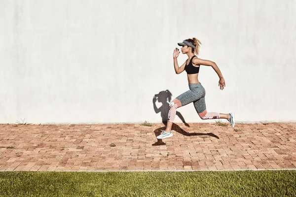 Бути Здоровою Звичка Повнометражний Знімок Привабливої Спортивної Молодої Жінки Біжить — стокове фото