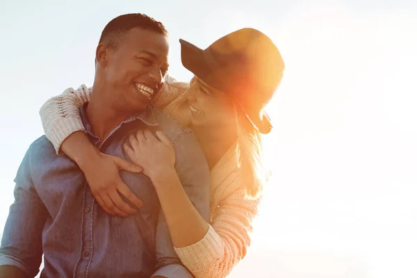 Aquele Amor Que Ilumina Tua Vida Jovem Casal Feliz Desfrutando — Fotografia de Stock