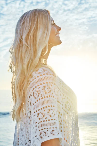 Мене Думці Сонячне Світло Красива Жінка Проводить Час Пляжі Сонячний — стокове фото