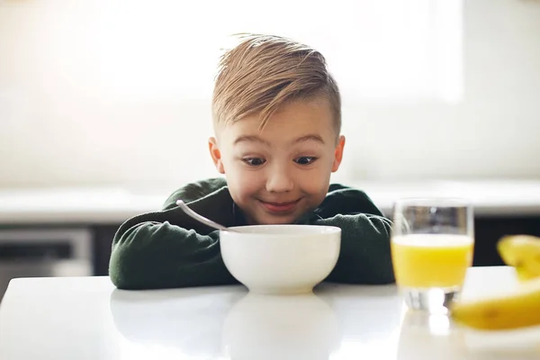Olhos Largos Prontos Para Pequeno Almoço Menino Adorável Tomando Café — Fotografia de Stock