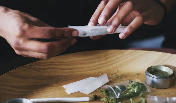 Knows Thing Two Rolling Joint Man Rolling Marijuana Joint Home — Stock Photo, Image