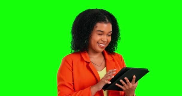 Πράσινο Tablet Οθόνη Ευτυχής Και Γυναίκα Δακτυλογράφηση Απευθείας Σύνδεση Αναζήτηση — Αρχείο Βίντεο