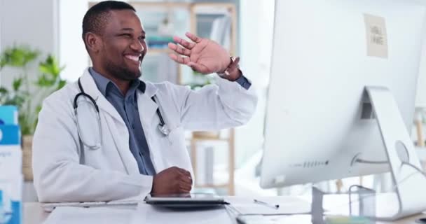 Computador Médico Negro Feliz Uma Chamada Vídeo Para Uma Consulta — Vídeo de Stock