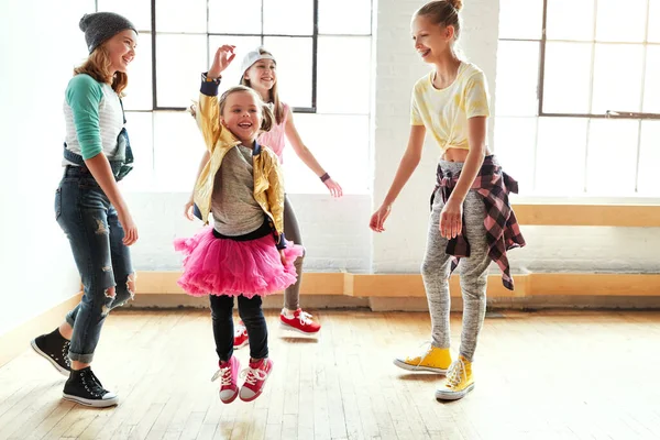 Vamos Mueva Los Pies Ritmo Chicas Jóvenes Bailando Estudio Baile —  Fotos de Stock