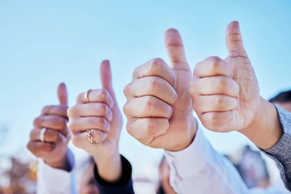Biznesmeni Ręce Kciuki Góry Pracę Zespołową Sukces Lub Wygraną Dziękuję — Zdjęcie stockowe