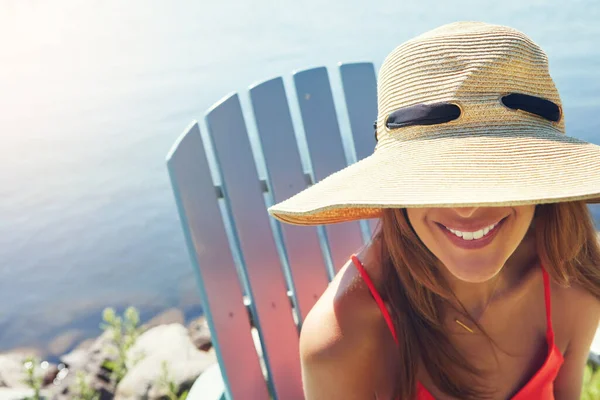 Certifique Usar Chapéu Quando Sol Está Para Fora Uma Jovem — Fotografia de Stock