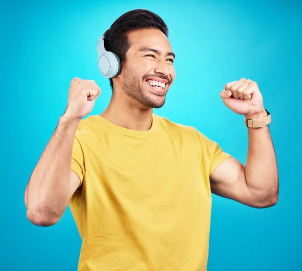 Feliz Música Fones Ouvido Com Homem Estúdio Para Streaming Podcast — Fotografia de Stock