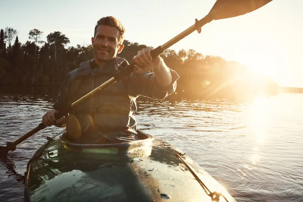 Creo Que Kayak Otra Forma Decir Felicidad Joven Paseando Kayak — Foto de Stock