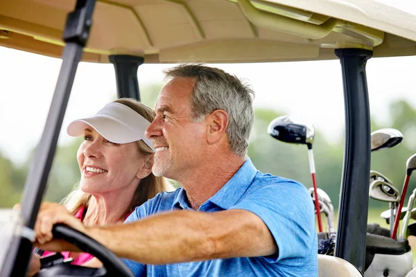 Golf Oynamaya Hazır Mısın Golf Sahasında Golf Arabası Süren Bir — Stok fotoğraf