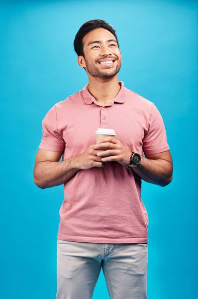 Pensando Sonrisa Hombre Asiático Con Café Ideas Decisión Contra Fondo —  Fotos de Stock