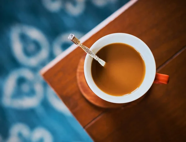 Vár Kávészünet Nagy Látószögű Felvétel Egy Csésze Kávéról Asztalon — Stock Fotó