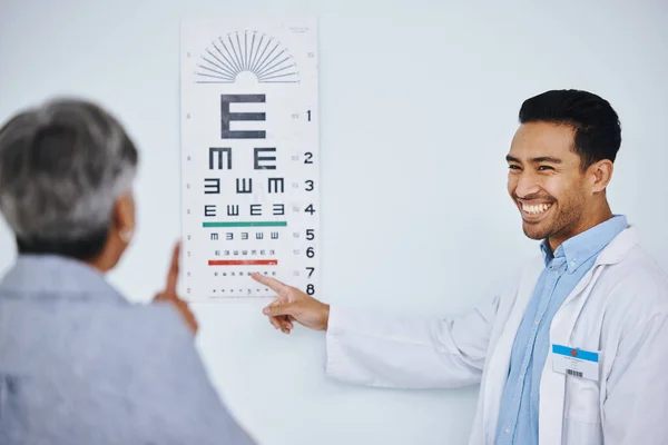 Examen Ocular Médico Paciente Con Visión Gráfico Para Lectura Atención —  Fotos de Stock