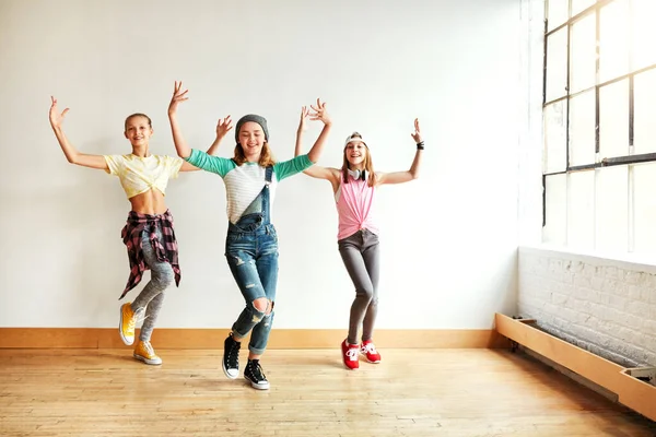 Deixa Batida Mexer Pés Meninas Dançando Estúdio Dança — Fotografia de Stock