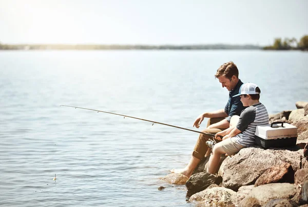 Disfrutando Propia Escapada Padre Hijito Pescando Juntos — Foto de Stock