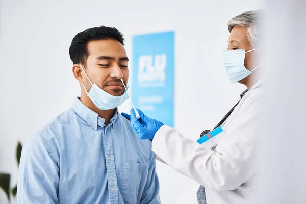 Doctor Patiënt Covid Test Gezondheidszorg Virus Met Medisch Advies Het — Stockfoto