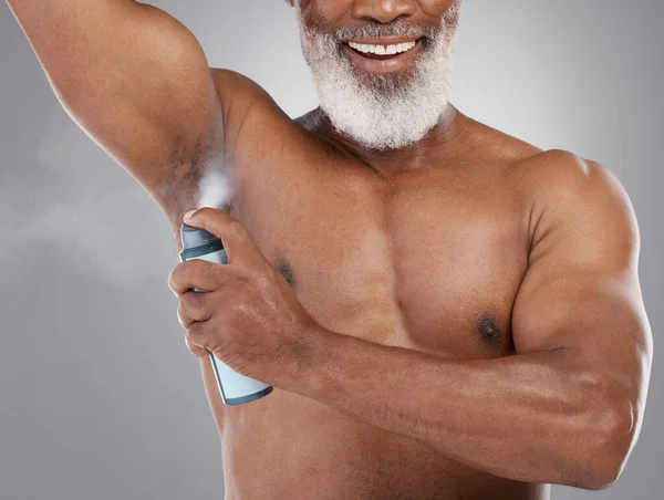 Hombre Negro Senior Desodorante Pulverización Axila Para Higiene Personal Cuidado — Foto de Stock