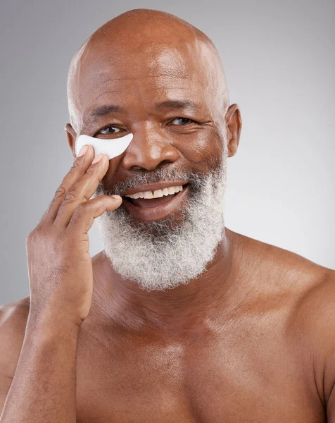 Cilt Bakımı Göz Koruyucusu Gülüşü Mutluluğu Yaşlanmayı Önleyen Yüz Bakımı — Stok fotoğraf