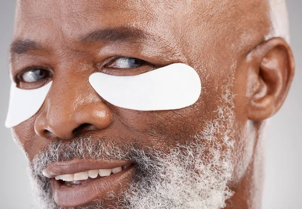 Cuidados Com Pele Colágeno Máscara Ocular Para Retrato Homem Negro — Fotografia de Stock