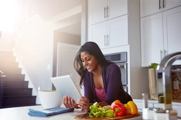 Keeping Her Recipes Digitized Young Woman Using Digital Tablet While — Stock Photo, Image
