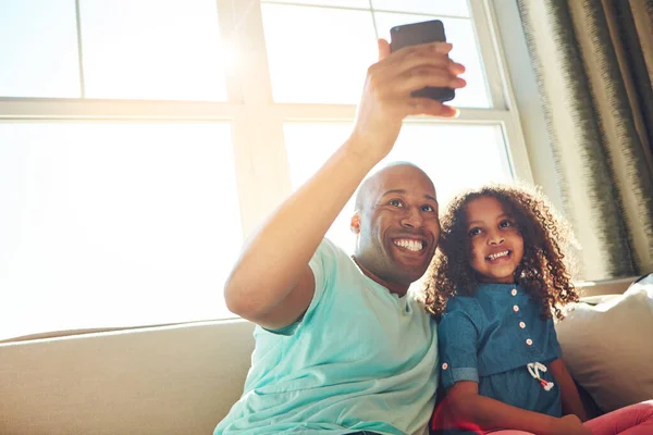 Stuur Deze Selfie Naar Mama Een Gelukkige Vader Zijn Kleine — Stockfoto