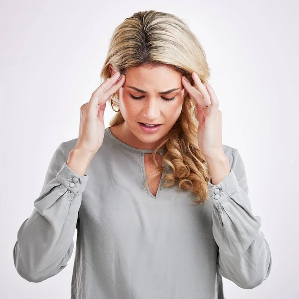Estresse Ansiedade Mulher Estúdio Com Dor Cabeça Nevoeiro Cerebral Dor — Fotografia de Stock