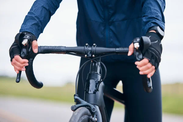 Mãos Pessoa Atleta Guidão Bicicleta Para Treinamento Esportes Triatlo Cardio — Fotografia de Stock