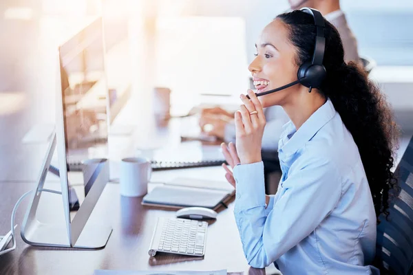 Call Center Computador Explicar Com Mulher Escritório Para Atendimento Cliente — Fotografia de Stock