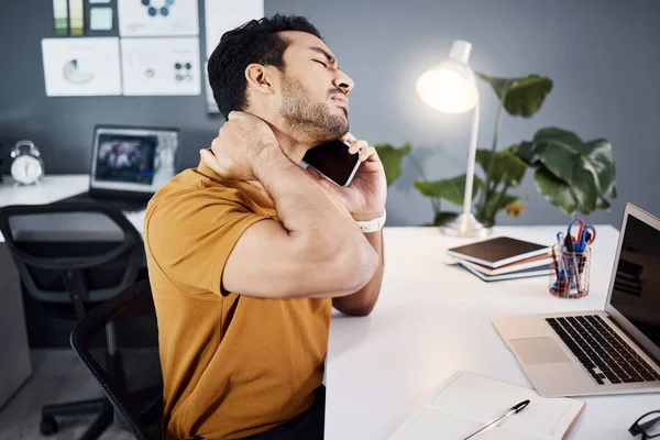 Business Man Phone Call Neck Pain Tired Office Desk Laptop — Stock Photo, Image