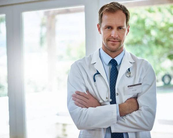Åtog Sig Att Tillhandahålla Daglig Sjukvård Porträtt Manlig Läkare Som — Stockfoto