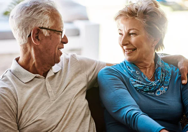 Yang Penting Adalah Bahwa Bersama Sama Pasangan Senior Bersantai Bersama — Stok Foto