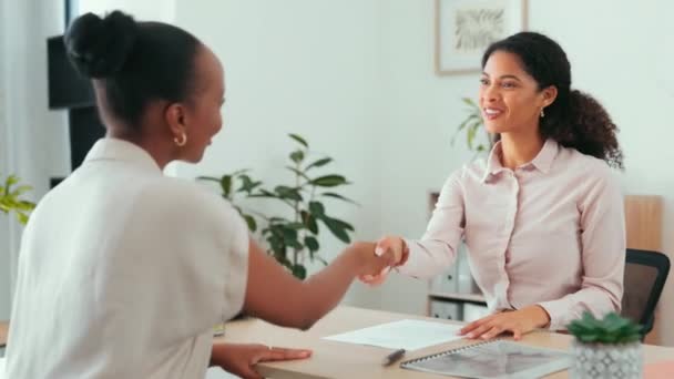 Potřesení Rukou Partnerství Obchodní Ženy Rozhovoru Vítejte Ahoj Kanceláři B2B — Stock video