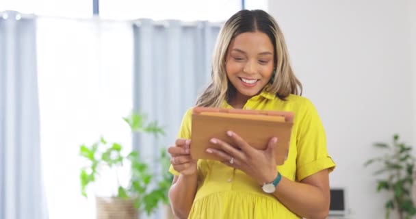 Twarz Szczęśliwa Ciąży Kobieta Tabletem Roboczym Komunikacji Mail Oprogramowania Biurowego — Wideo stockowe
