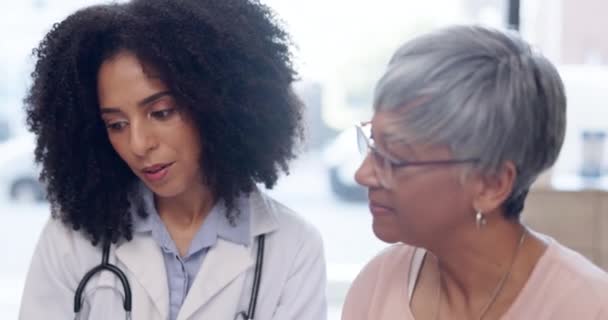 Sonuç Hayat Sigortası Sağlık Raporu Için Tavsiye Açıklama Doktorluk Kadın — Stok video