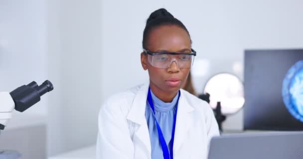 노트북 기술은 의사와 실험실에서 연구나 혁신을 일하는 개발을 실험실에서 일하는 — 비디오