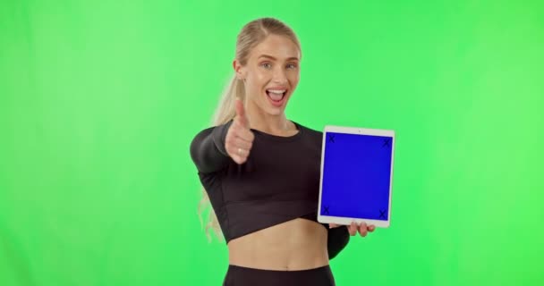 Vrouw Tablet Duimen Omhoog Portret Groen Scherm Voor Sportschool Lidmaatschap — Stockvideo