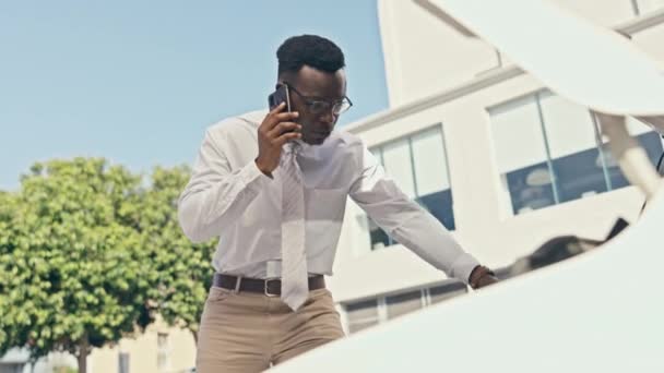 Problème Voiture Homme Frustré Appel Téléphonique Employé Colère Retard Pour — Video