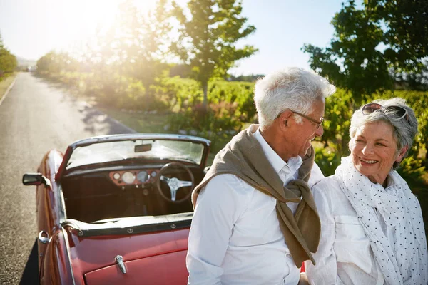 Apakah Mencintai Waktu Luang Kami Pasangan Senior Akan Pergi Jalan — Stok Foto