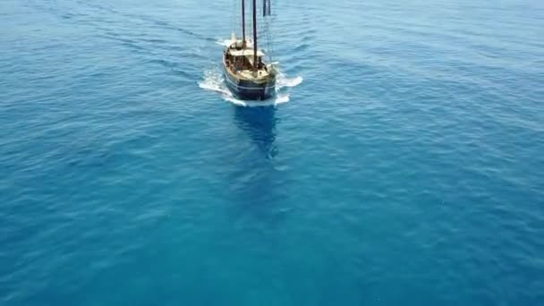 Ocean Segling Och Båt Vattnet För Resor Lyxsemester Och Sommarkryssning — Stockvideo