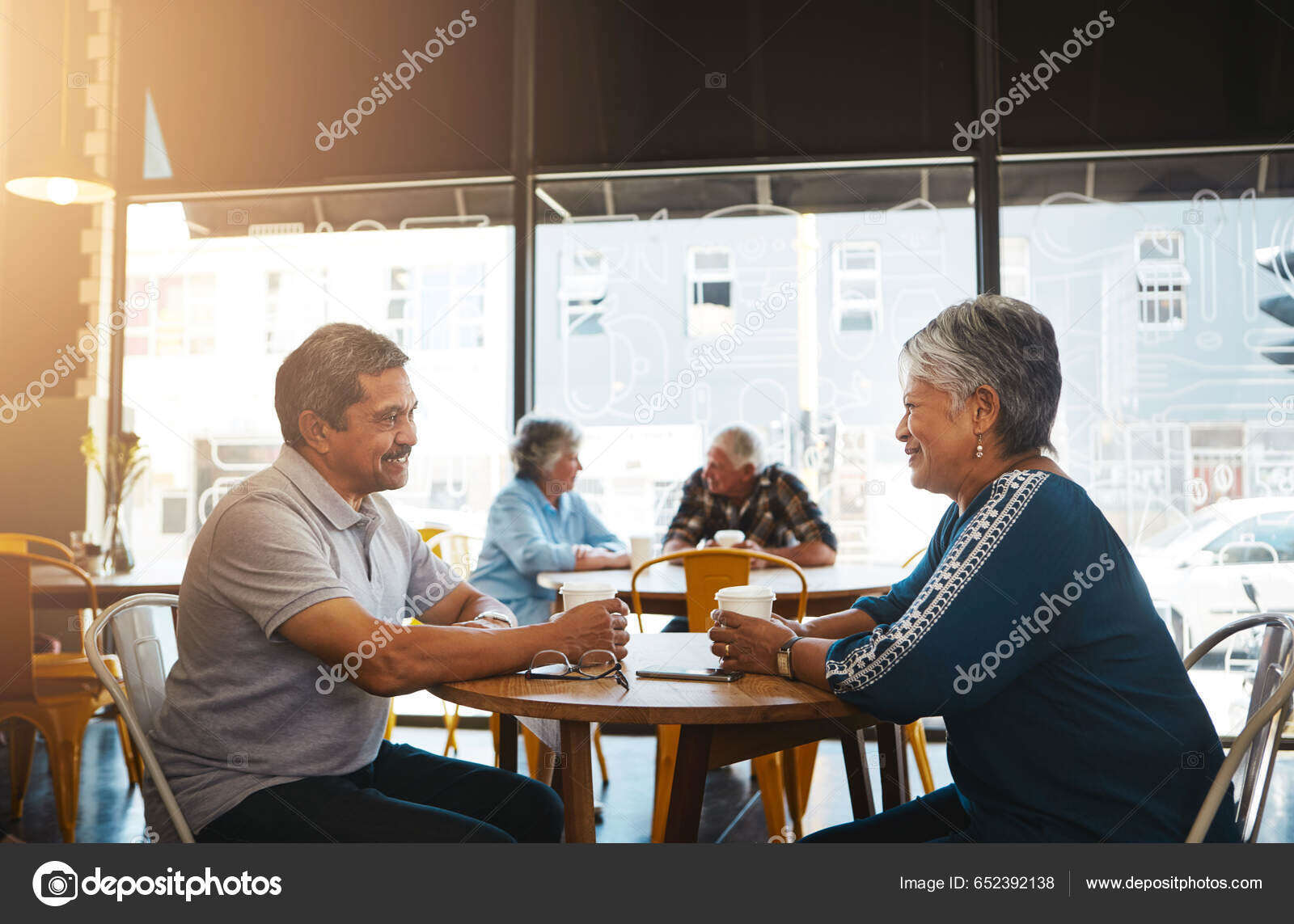 Hemos Pasado Por Cosas Gruesas Delgadas Juntos Una Pareja Ancianos