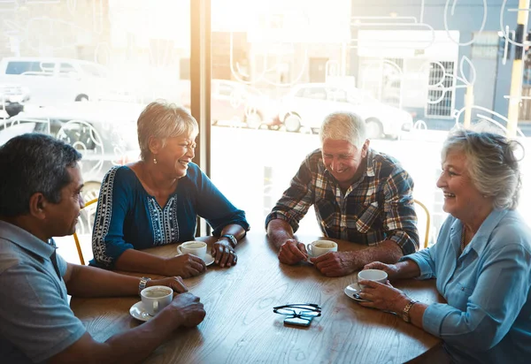 Ontmoeting Voor Koffie Senioren Een Dubbel Afspraakje Een Café — Stockfoto