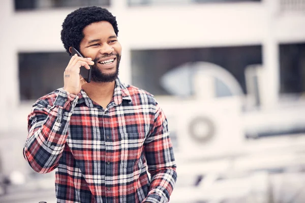 Comunicación Llamada Telefónica Hombre Negro Urbano Feliz Hablando Red Hablando —  Fotos de Stock