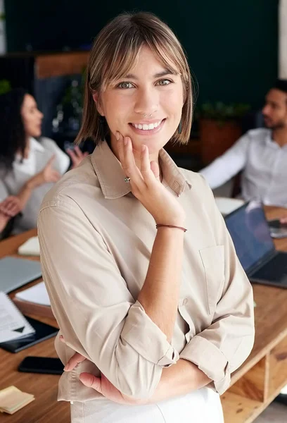 Retrato Sorriso Profissional Com Uma Estagiária Negócios Escritório Para Coaching — Fotografia de Stock