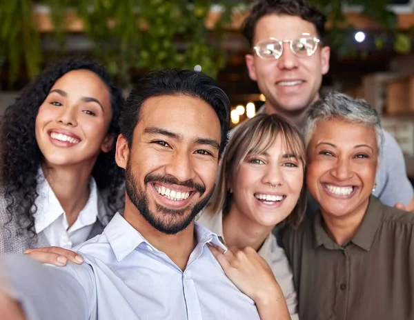 Empresa Selfie Sonrisa Retrato Diversidad Oficina Felicidad Del Trabajo Equipo —  Fotos de Stock