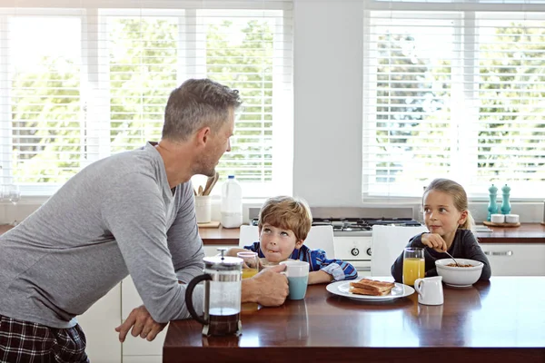 Desayuno Mejor Con Familia Una Familia Desayunando Juntos Casa — Foto de Stock