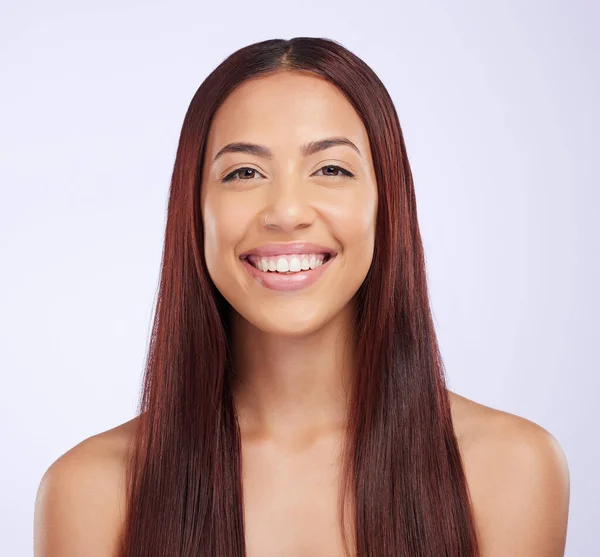 Saç Bakımı Güzellik Gülümseyen Kadın Portresi Düz Saç Kesimi Beyaz — Stok fotoğraf