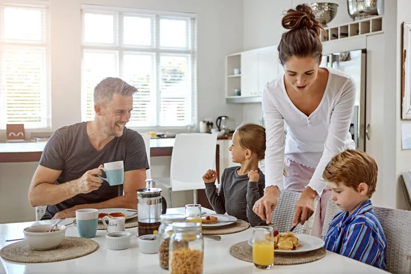 Ontbijt Inderdaad Een Zeer Belangrijke Maaltijd Een Familie Die Samen — Stockfoto