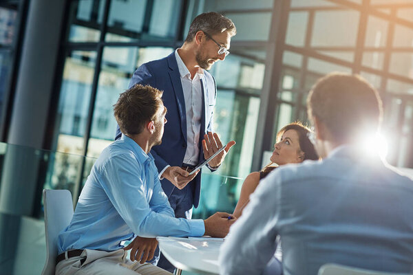 Desarrollar Nuevas Formas Hacer Negocios Empresarios Que Tienen Una Reunión — Foto de Stock