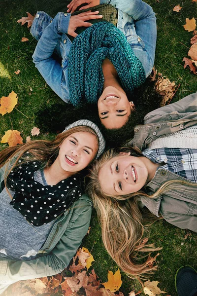 Mejores Amigos Para Siempre Alto Ángulo Tiro Tres Adolescentes Felices —  Fotos de Stock